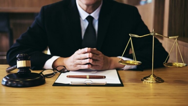 مشاوره و سپردن پرونده به وکیل چه مزایایی دارد؟