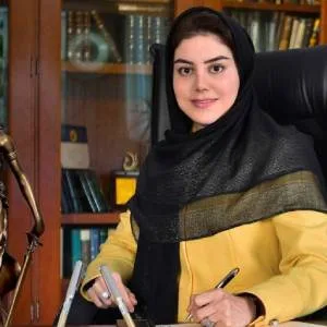 دکتر بیتا موسوی بهترین وکیل نیاوران