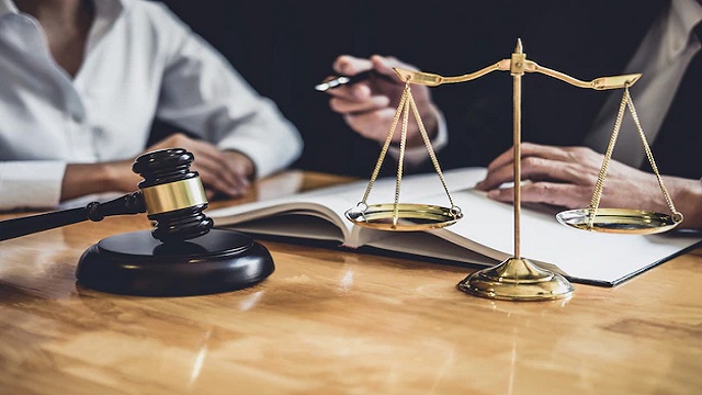 اهمیت انتخاب بهترین وکیل همدان