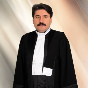 دکتر ستار عزیزی بهترین وکیل طلاق در همدان