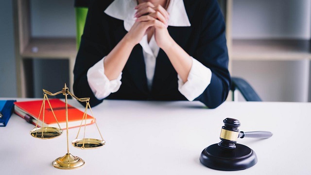 یک وکیل زن چه خصوصیاتی دارد؟