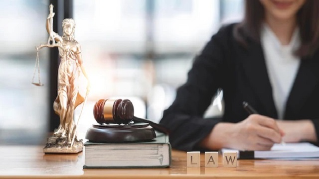 اهمیت مشاوره با وکیل زن برای طلاق
