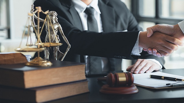 هزینه وکیل در طلاق به درخواست زن