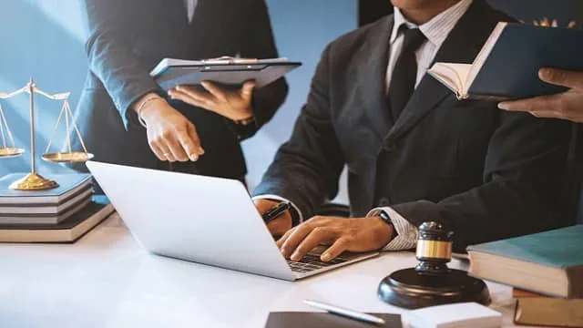 دستمزد وکیل چقدر است