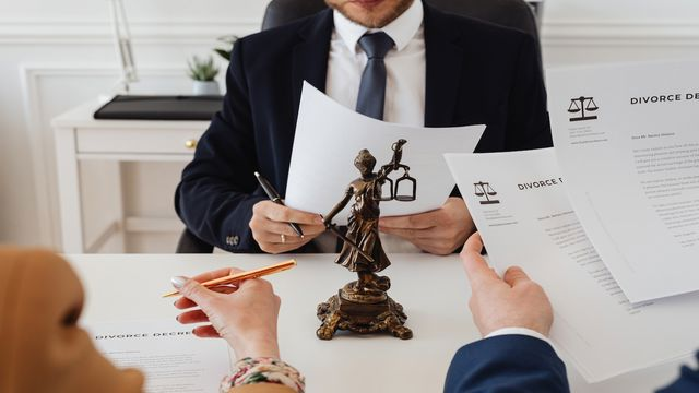 وکیل برای طلاق از طرف زن