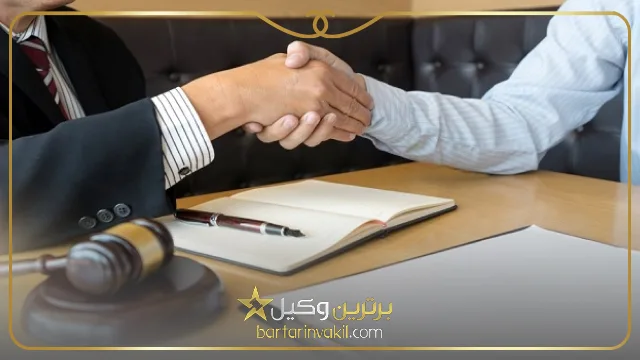 منظور از وکیل مدافع یا نماینده حقوقی کیست؟