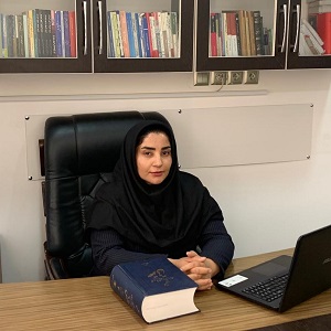 اعظم خادمی بهترین وکیل زن در شیراز