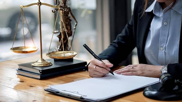 بهترین وکیل بندر لنگه کیست؟