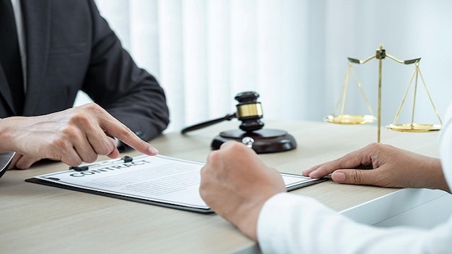 تفاوت وکیل با مشاور حقوقی چیست؟
