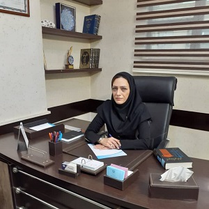 نفیسه عرب زاده بهترین وکیل زن در اصفهان