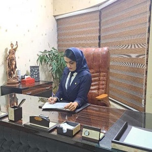 ناهید فولادی بهترین وکیل زن در اصفهان