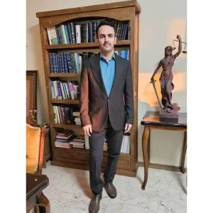 رضا چهارمحالی بهترین وکیل سهروردی