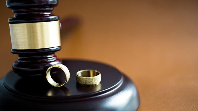 حکم دادگاه در صورتی که زن راضی به طلاق نباشد