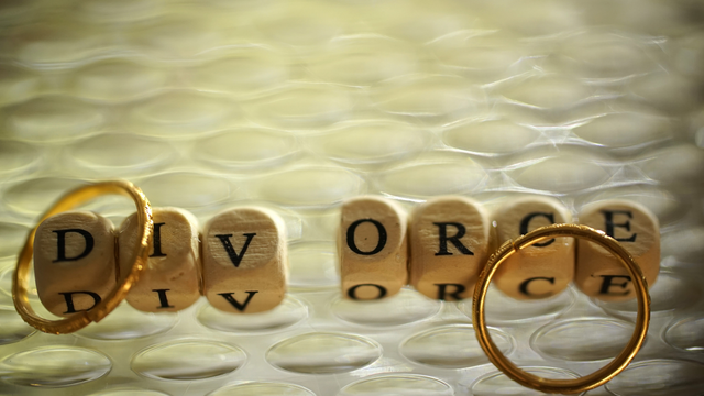 اگر مرد طلاق ندهد زن میتواند طلاق بگیرد