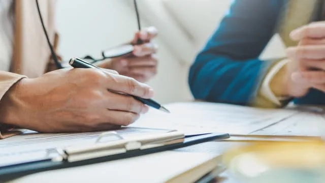 لزوم مراجعه ذبه وکیل برای اثبات یا تبرئه اتهام خیانت زن به شوهر