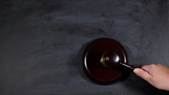 بهترین وکیل نازی آباد